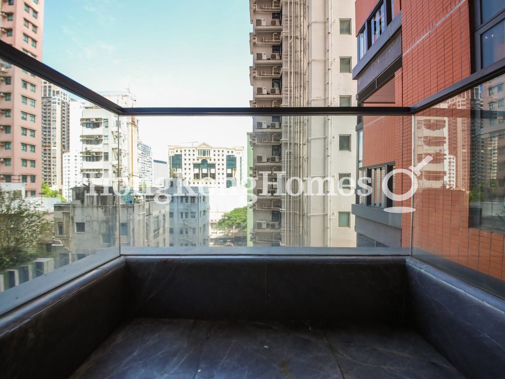 Balcony off Living and Dining Room — 瑆華，銅鑼灣