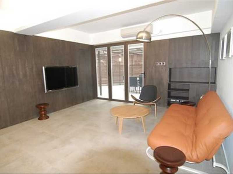 photo 3 — Golden Phoenix Court, Mid Levels West