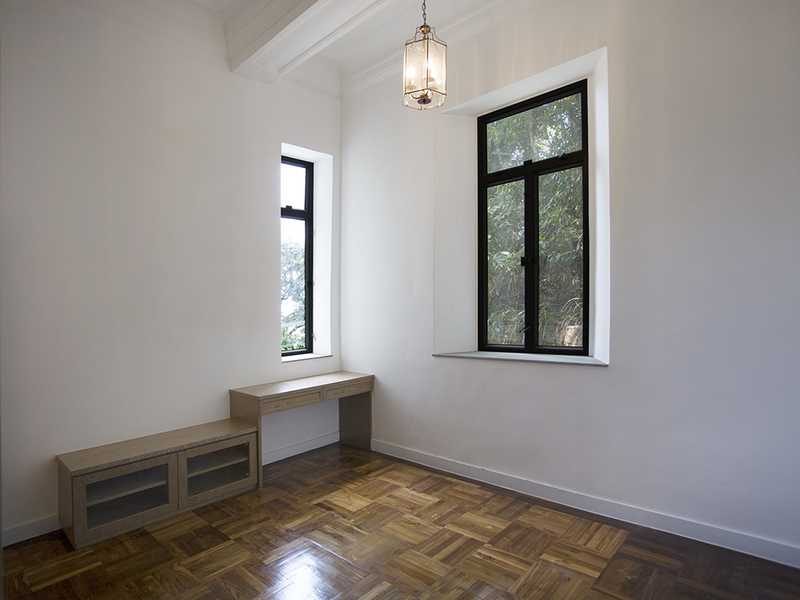 photo 9 — Caronia, Mid Levels Central