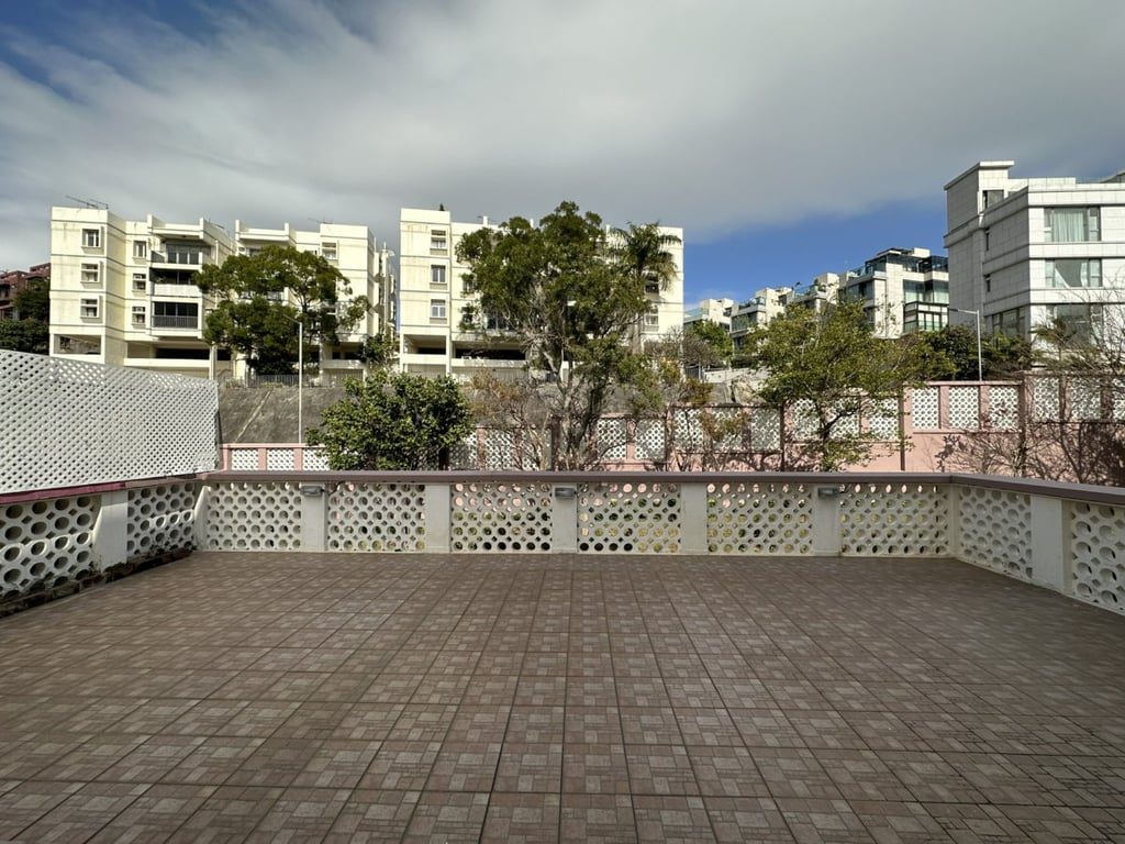 photo 2 — 8-14 Cape Road, Chung Hom Kok