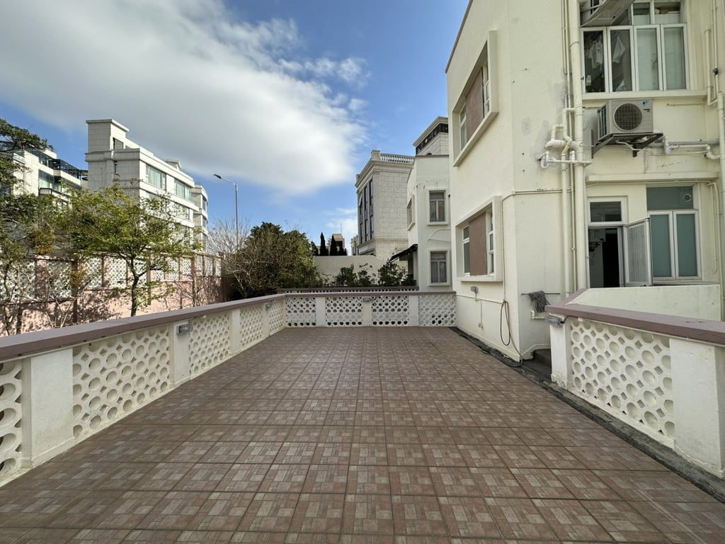 photo 3 — 8-14 Cape Road, Chung Hom Kok
