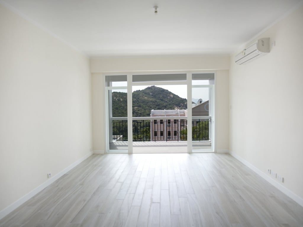 photo 4 — 8-14 Cape Road, Chung Hom Kok
