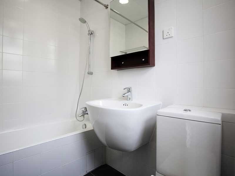 photo 8 — 8-14 Cape Road, Chung Hom Kok