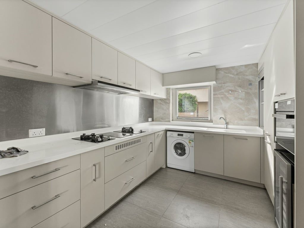 photo 8 — 56 Repulse Bay Road, Repulse Bay