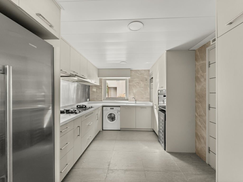 photo 9 — 56 Repulse Bay Road, Repulse Bay