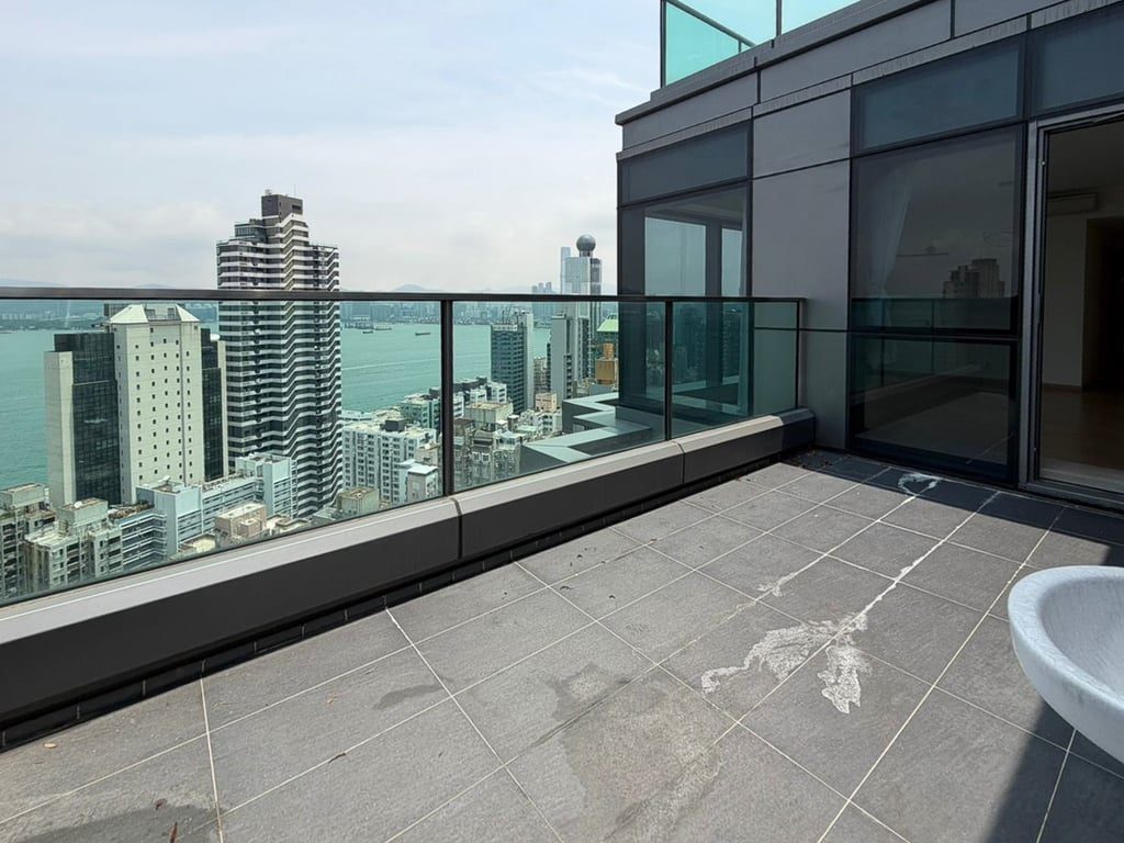 photo 3 — Novum West, Shek Tong Tsui