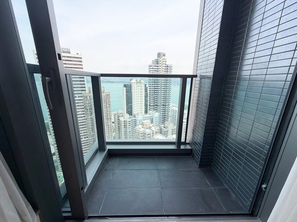 photo 5 — Novum West, Shek Tong Tsui
