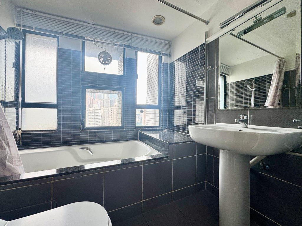 photo 5 — Birchwood Place, Mid Levels Central