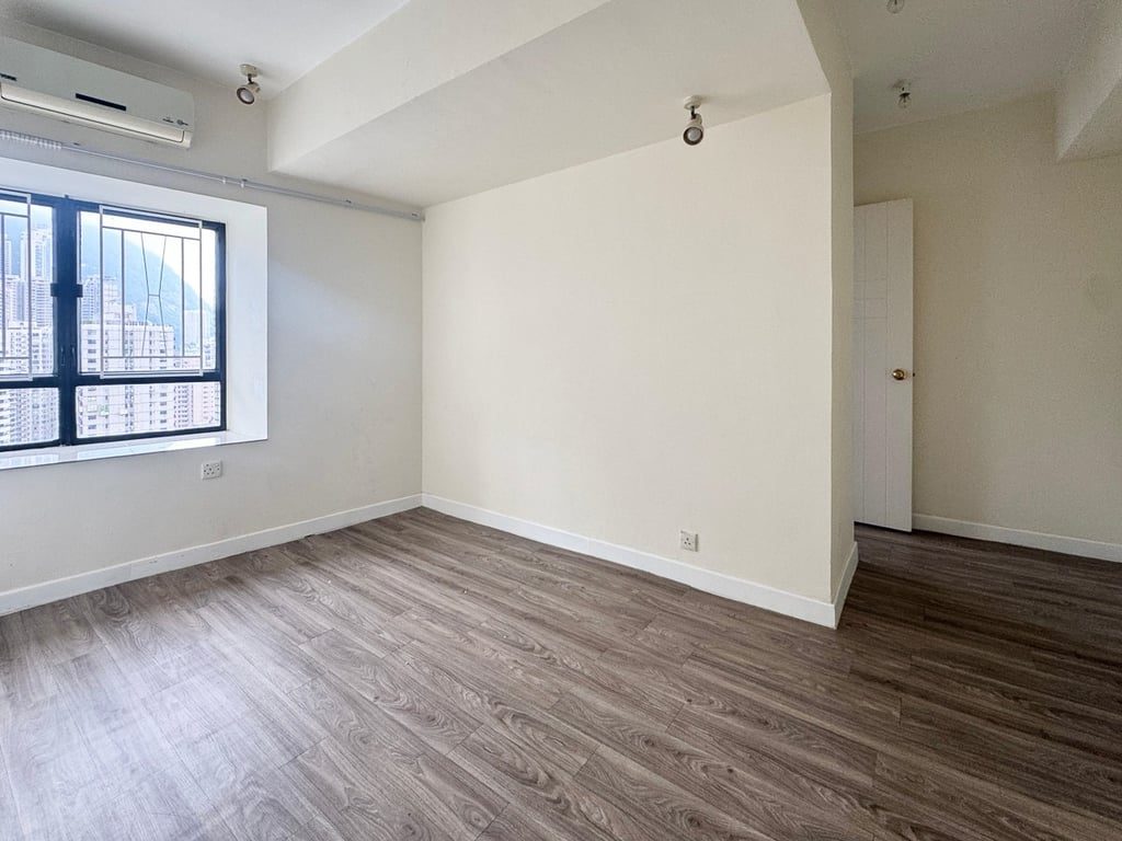 photo 8 — Birchwood Place, Mid Levels Central