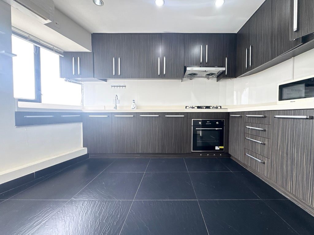photo 10 — Birchwood Place, Mid Levels Central