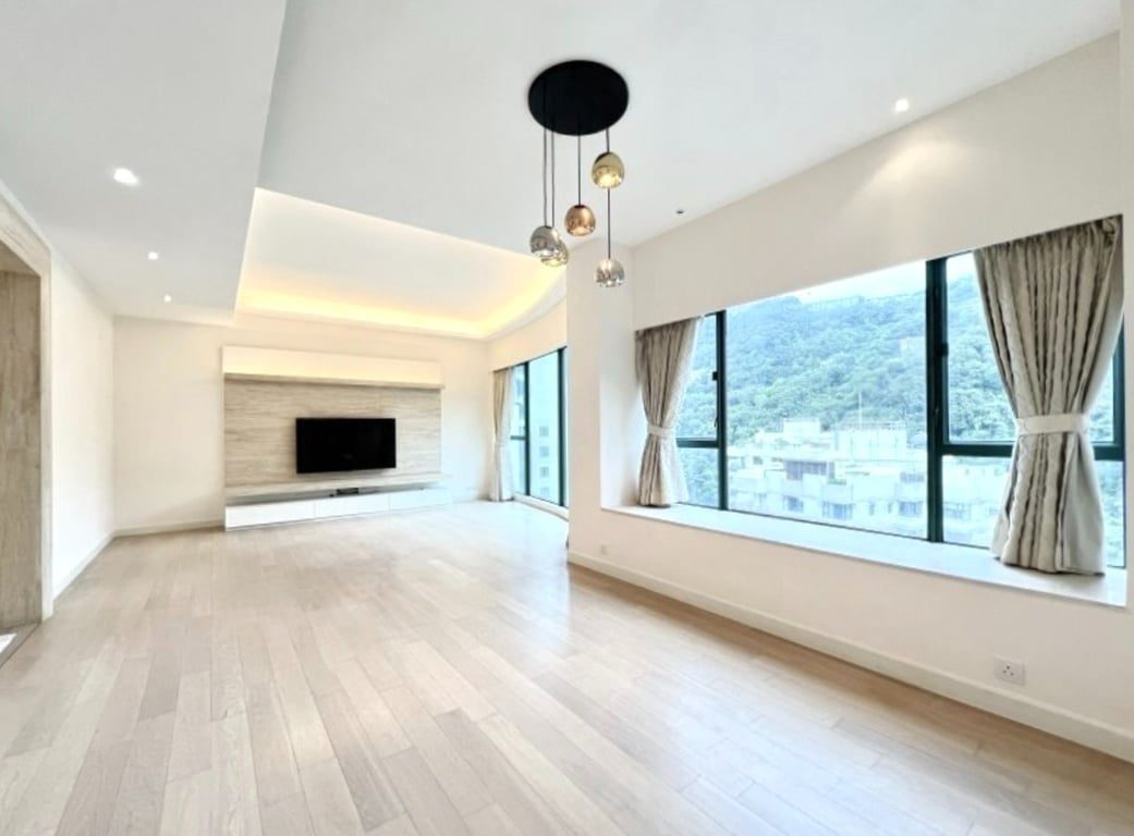 photo 2 — Hillsborough Court, Mid Levels Central
