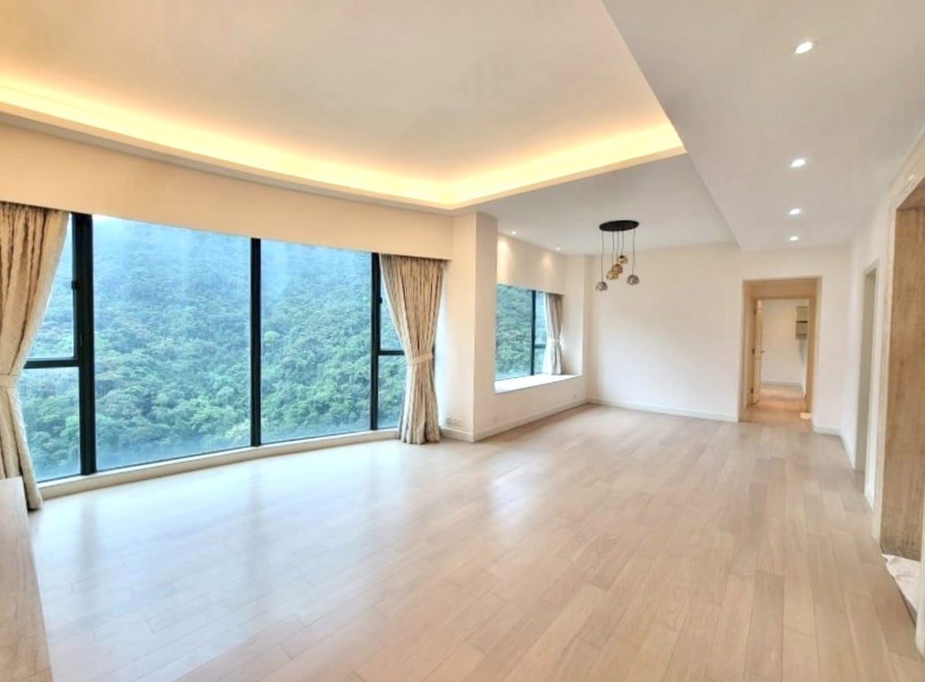 photo 3 — Hillsborough Court, Mid Levels Central