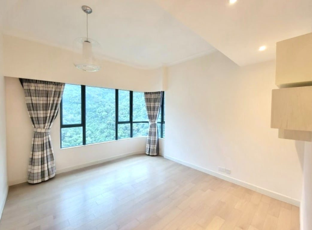 photo 4 — Hillsborough Court, Mid Levels Central