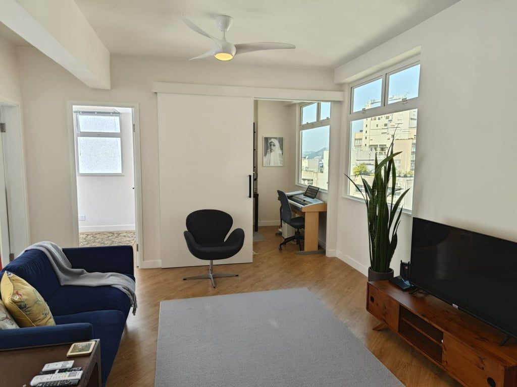 photo 2 — Golden Phoenix Court, Mid Levels West