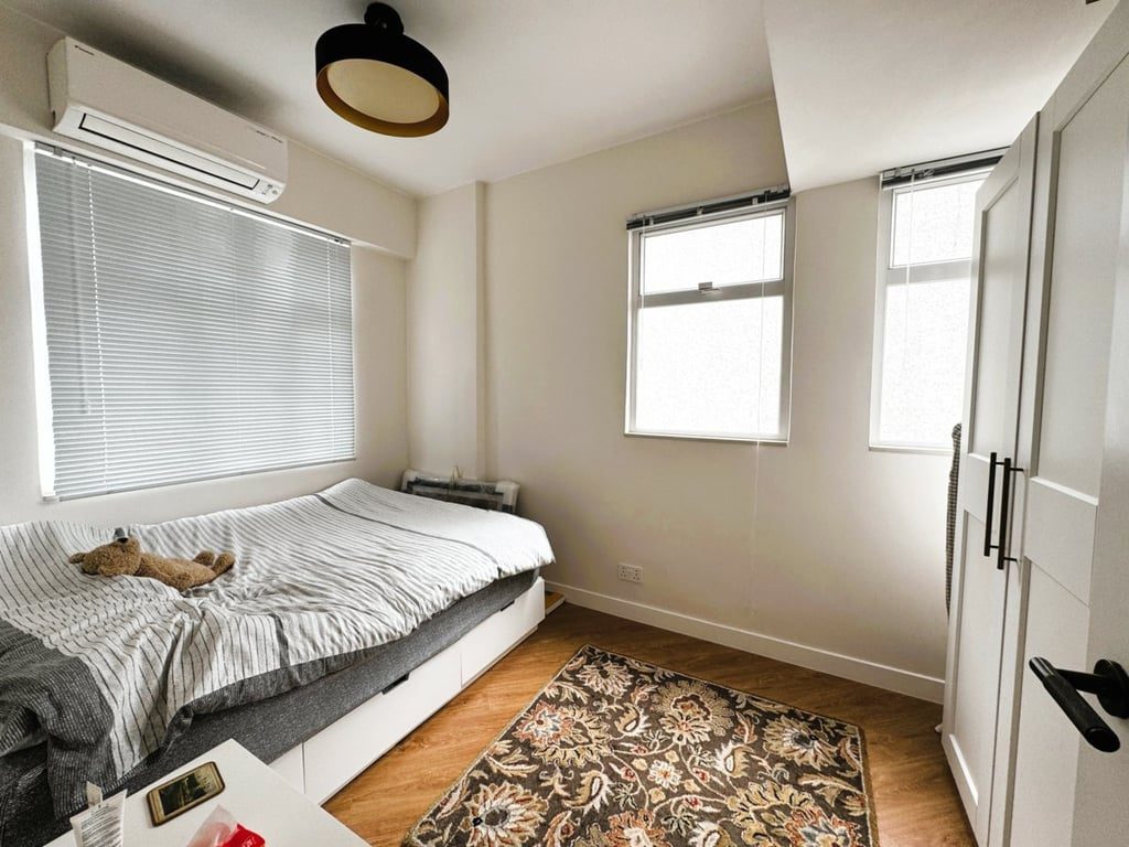 photo 4 — Golden Phoenix Court, Mid Levels West