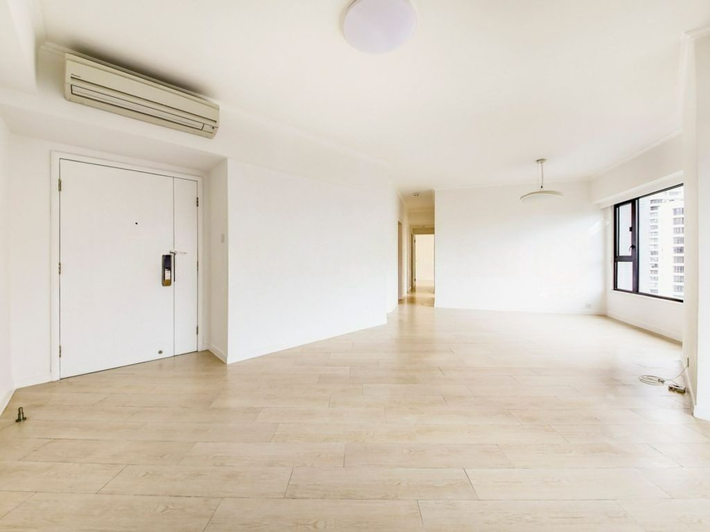 photo 4 — The Royal Court, Mid Levels Central