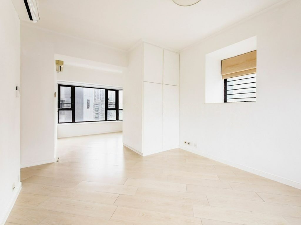 photo 5 — The Royal Court, Mid Levels Central