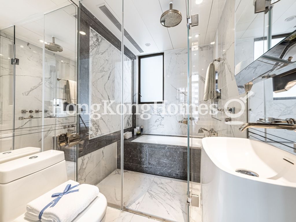 Ensuite Bathroom — Castle One，西半山