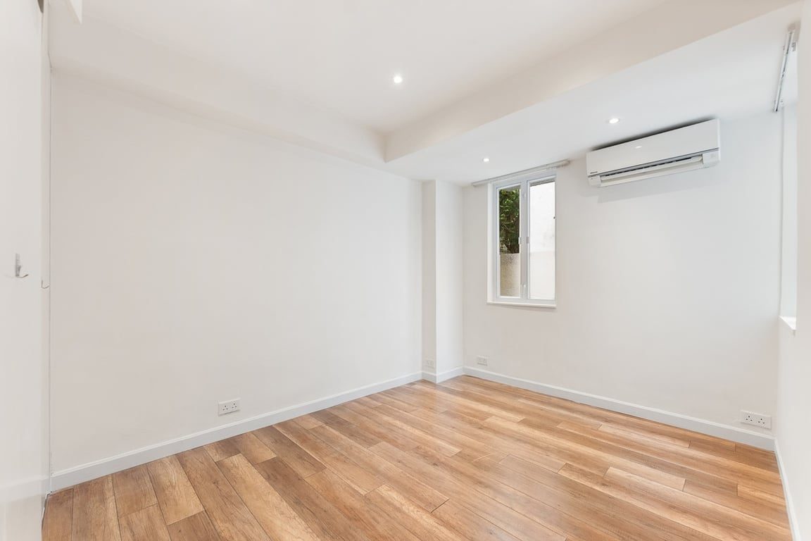 photo 12 — Peace Court, Mid Levels West
