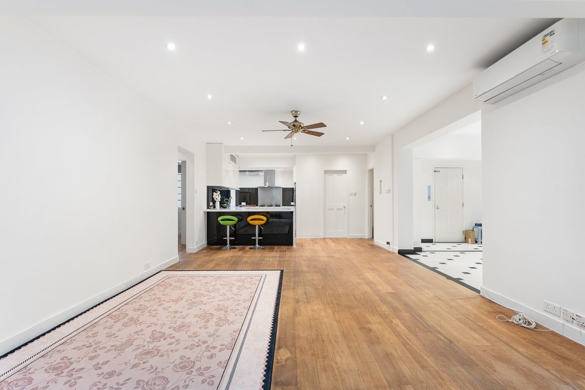 photo 3 — Peace Court, Mid Levels West