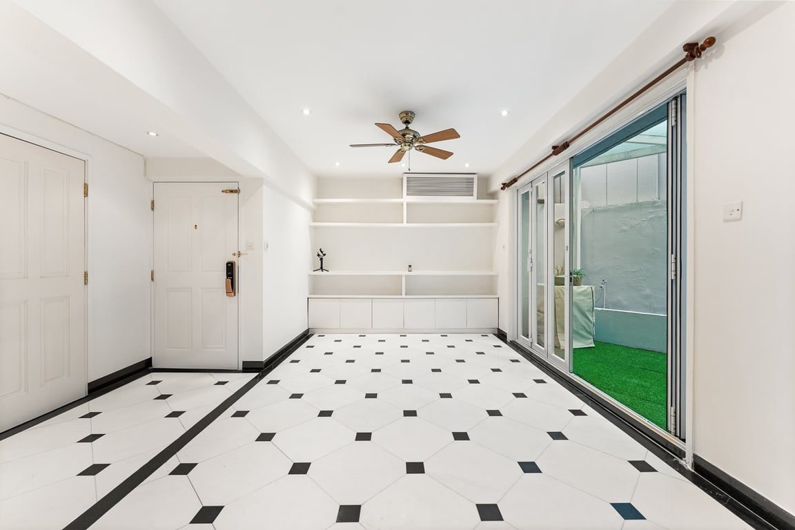 photo 6 — Peace Court, Mid Levels West