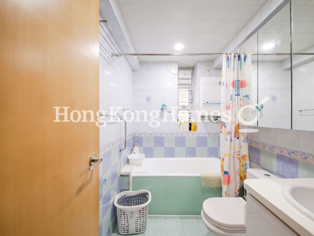 Guest Bathroom — 碧瑤灣 - 第27座，薄扶林