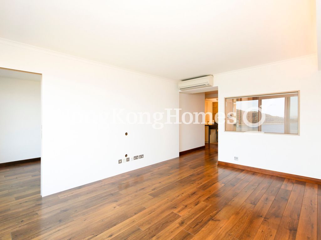 Living & Dining Room — 銀海山莊 - 第06座，清水灣