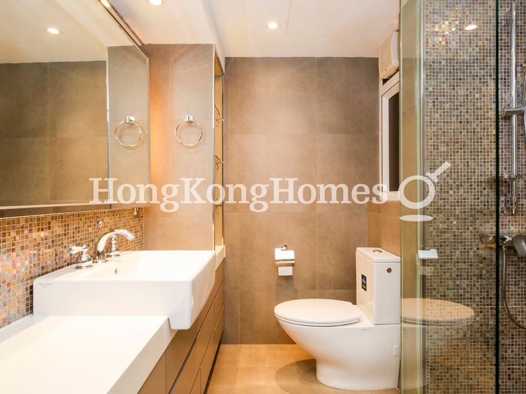 Master Bathroom — 銀海山莊 - 第06座，清水灣