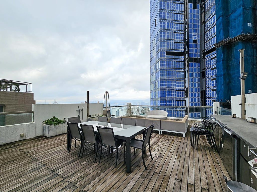 photo 2 — Merry Court, Mid Levels West
