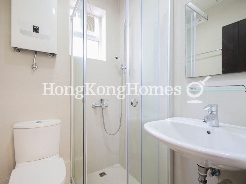 Guest Bathroom — 珊瑚閣 B & C 座，北角半山