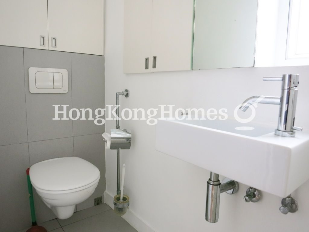 Guest Powder Room — 第一大廈，西半山
