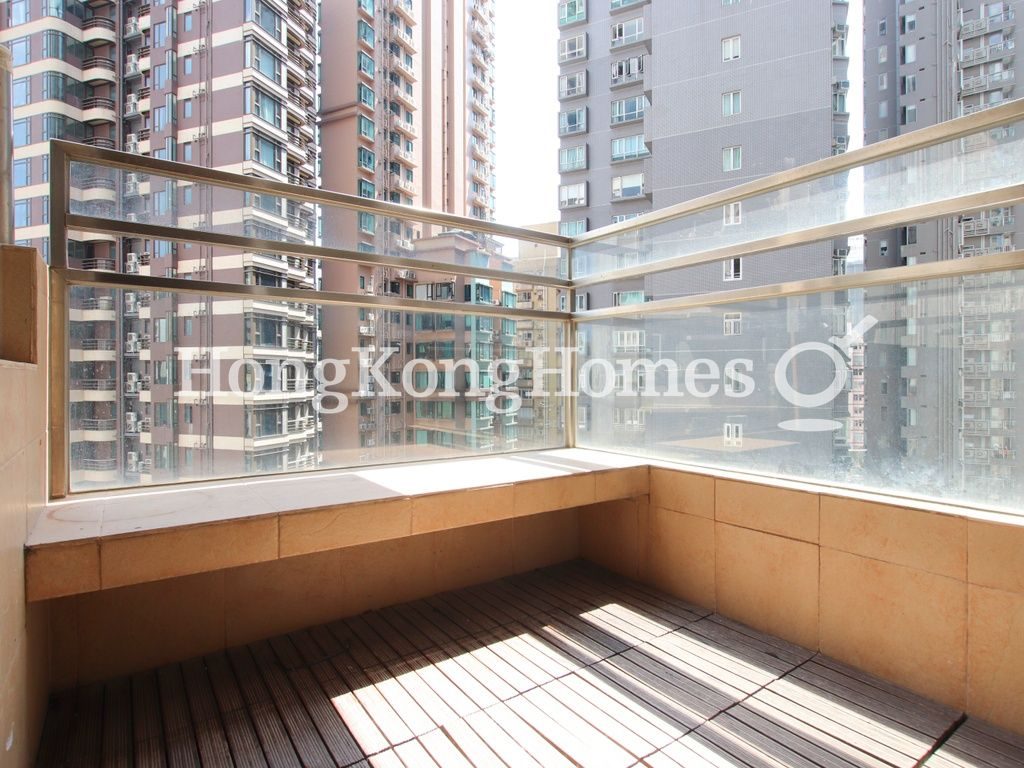 Balcony off Living and Dining Room — 嘉輝大廈，西半山