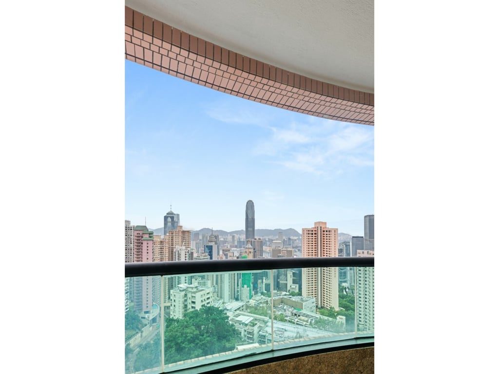 photo 3 — Dynasty Court Twr 1, Mid Levels Central
