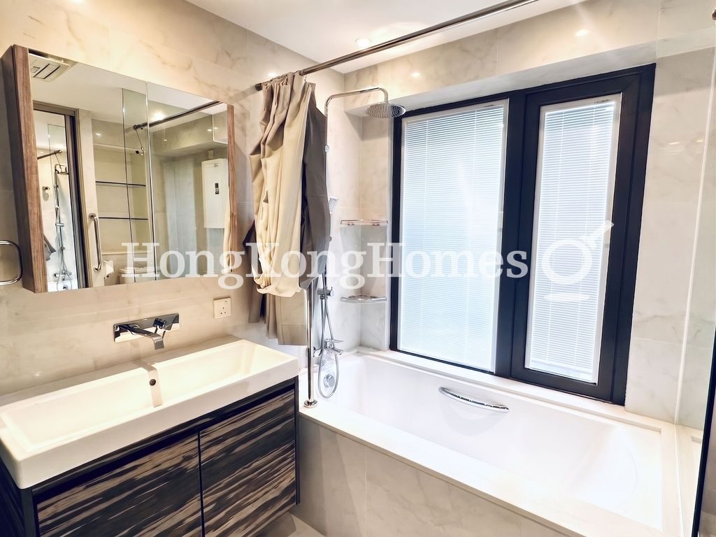 Master Bathroom — 匯翠台 - 第02座，跑馬地