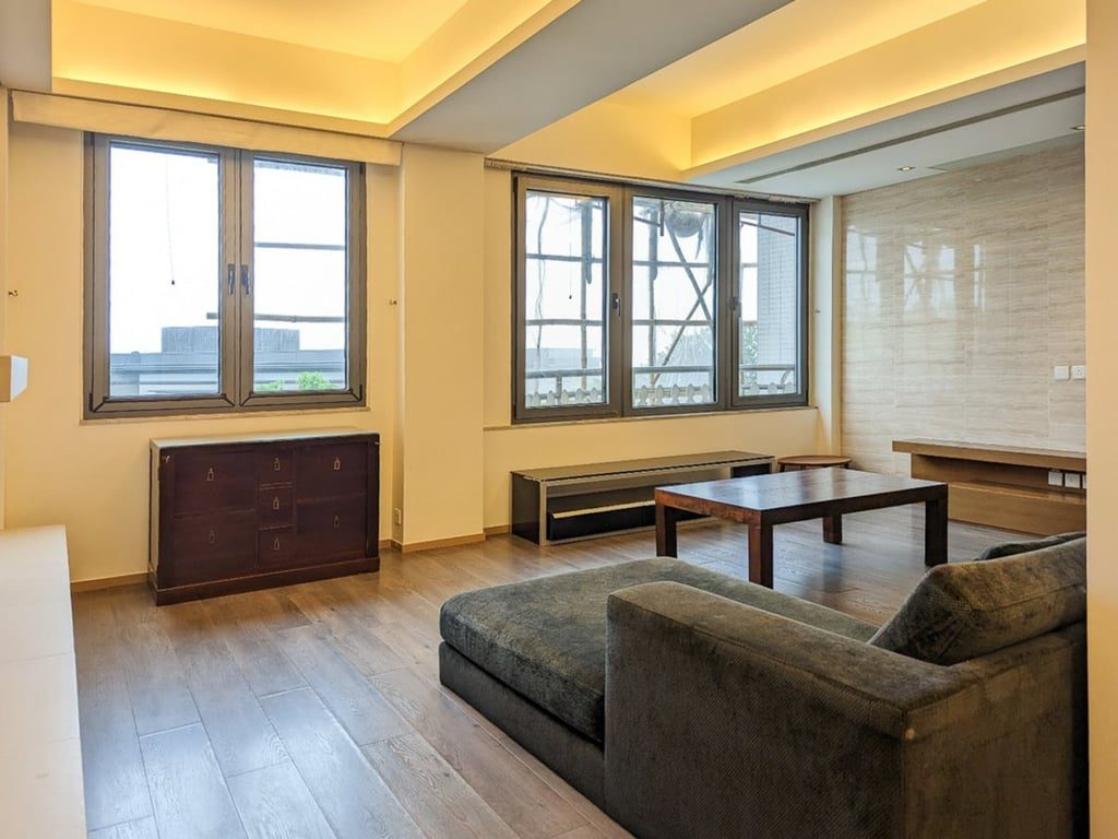 photo 4 — Villa de Victoria, The Peak