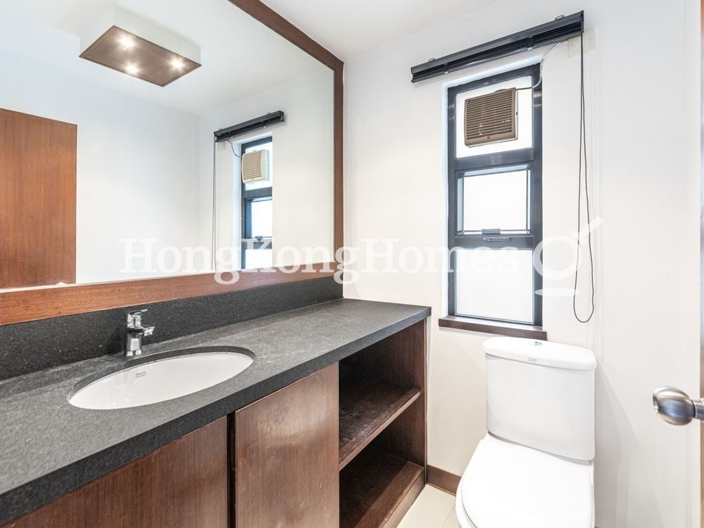 Guest Bathroom — 蠔涌路，西貢