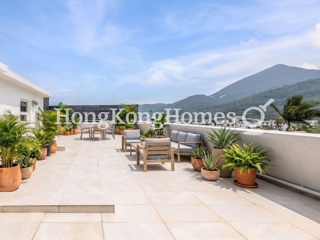 Private Roof Terrace — 蠔涌路，西貢