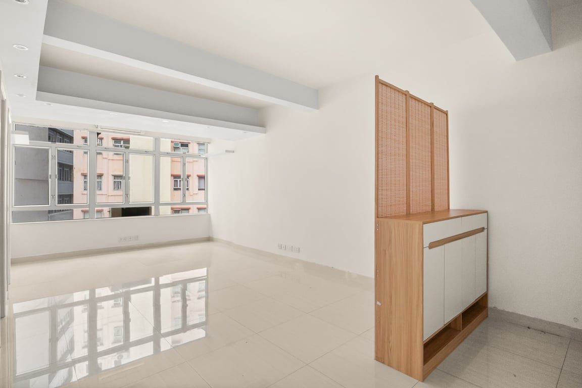photo 1 — King Sing Mansion, Wan Chai
