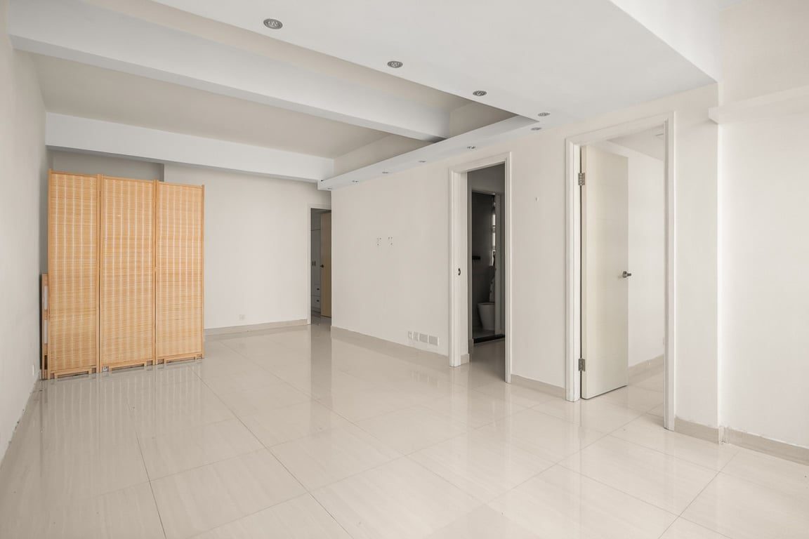 photo 2 — King Sing Mansion, Wan Chai