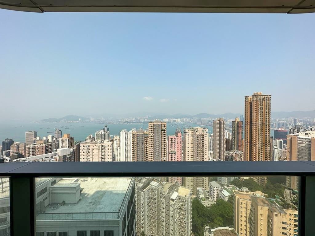 photo 2 — Altamira, Mid Levels West