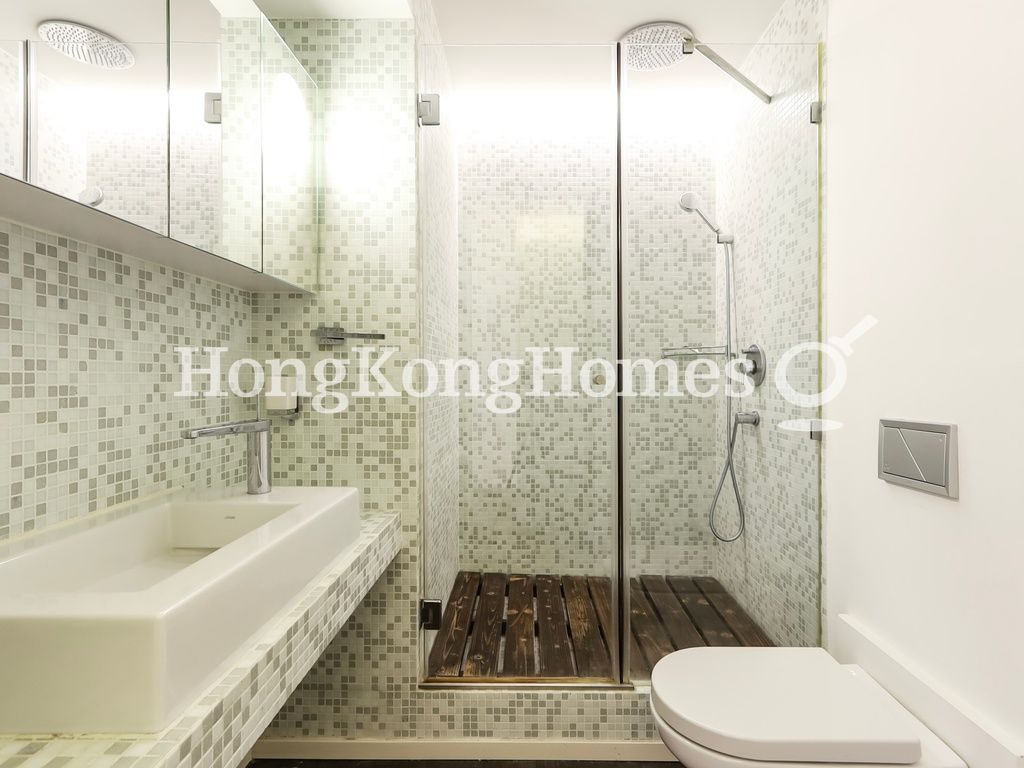 Guest Bathroom — Kent Mansion, North Point