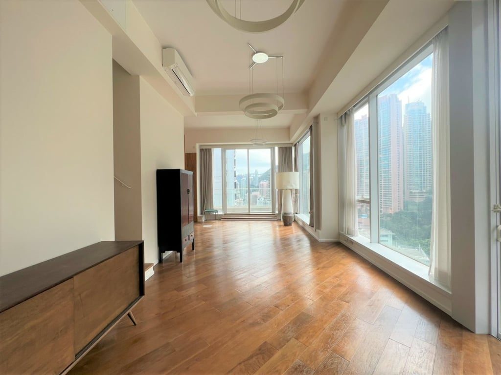 photo 4 — Conduit 18, Mid Levels Central