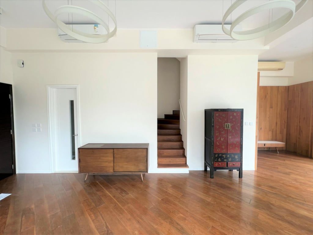 photo 8 — Conduit 18, Mid Levels Central