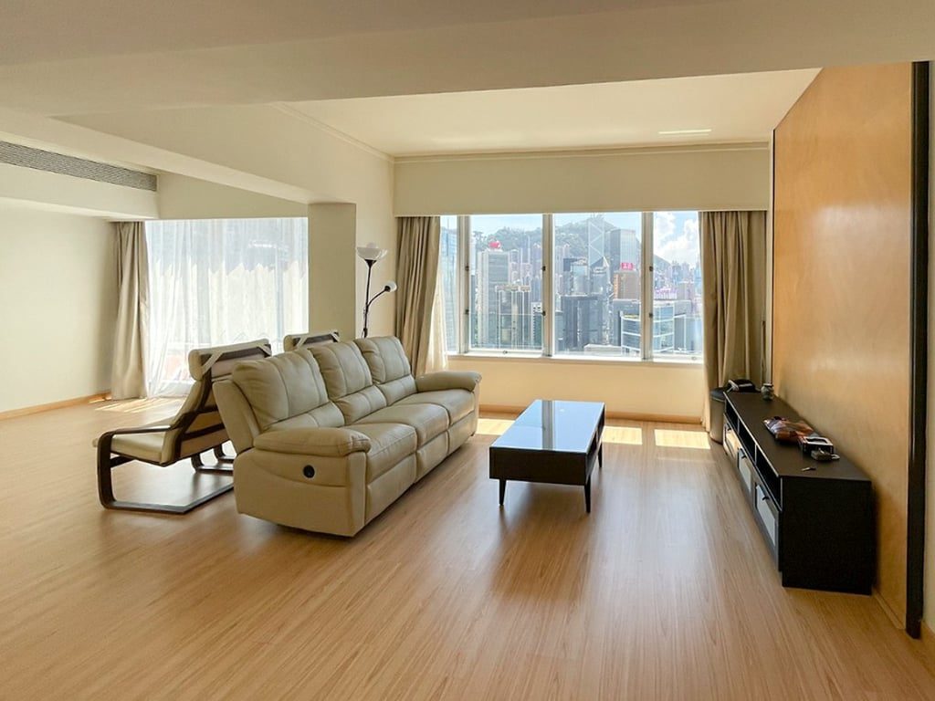 photo 1 — Convention Plaza Apartments, Wan Chai