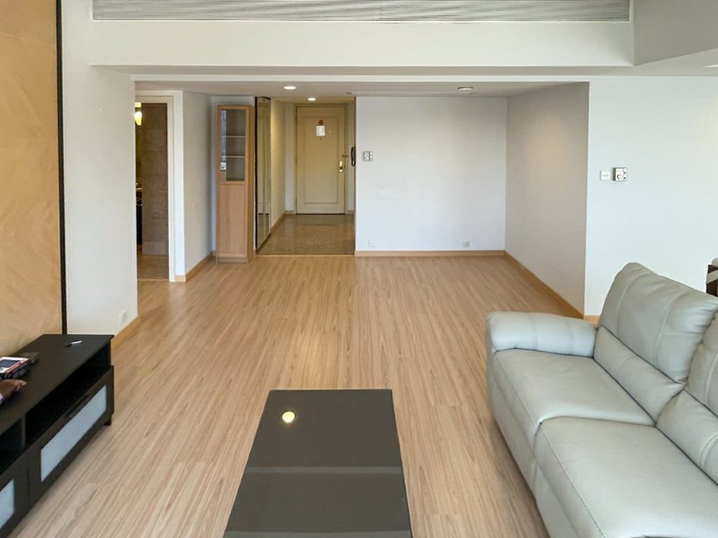 photo 5 — Convention Plaza Apartments, Wan Chai