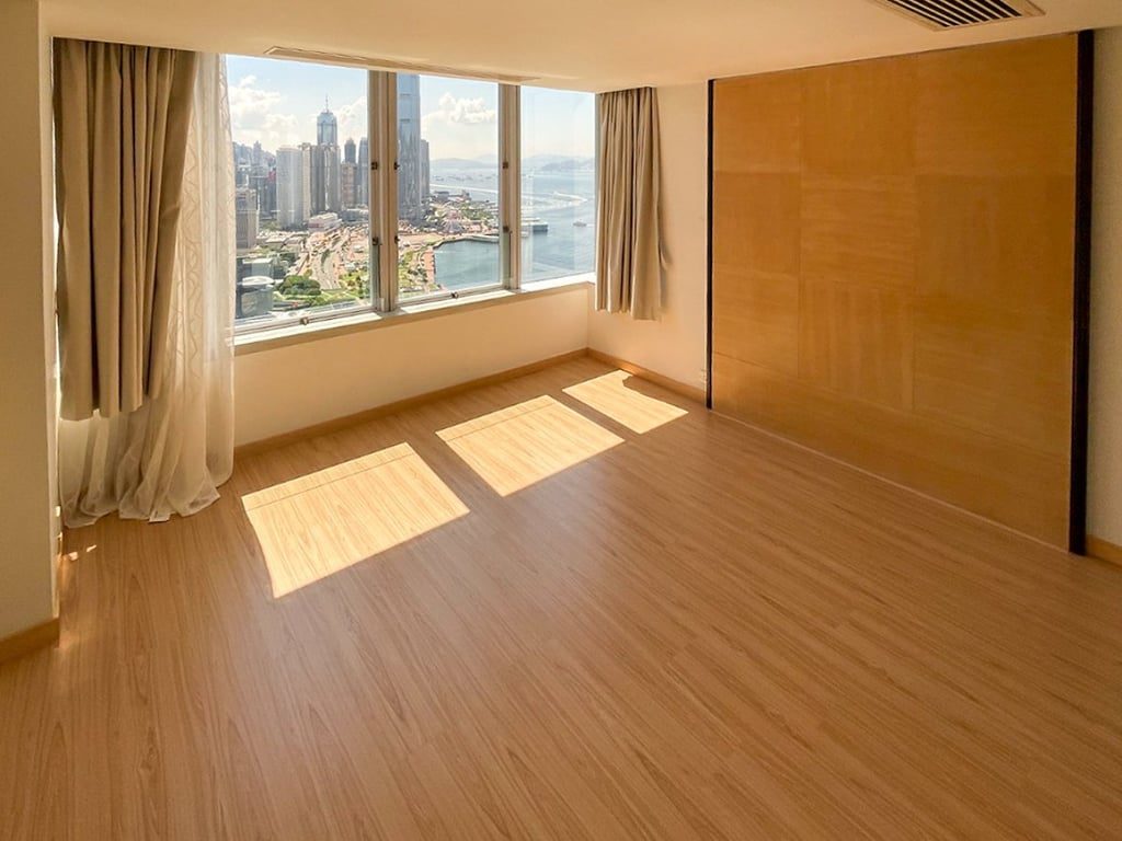photo 9 — Convention Plaza Apartments, Wan Chai