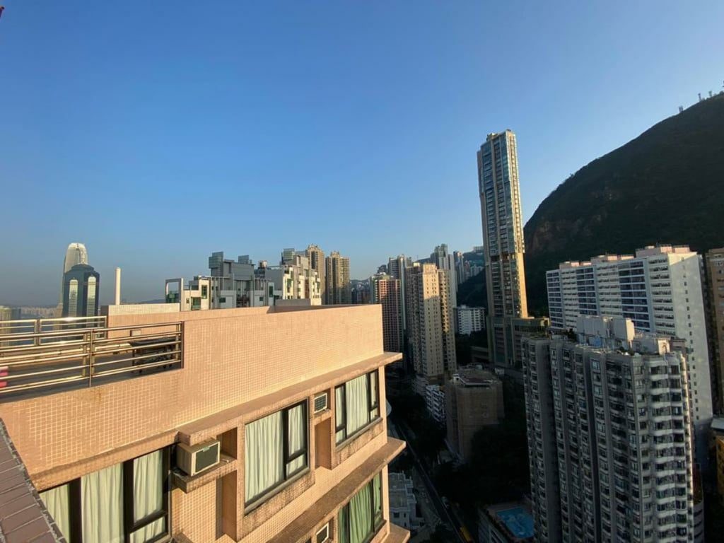 photo 2 — Ying Piu Mansion, Mid Levels West