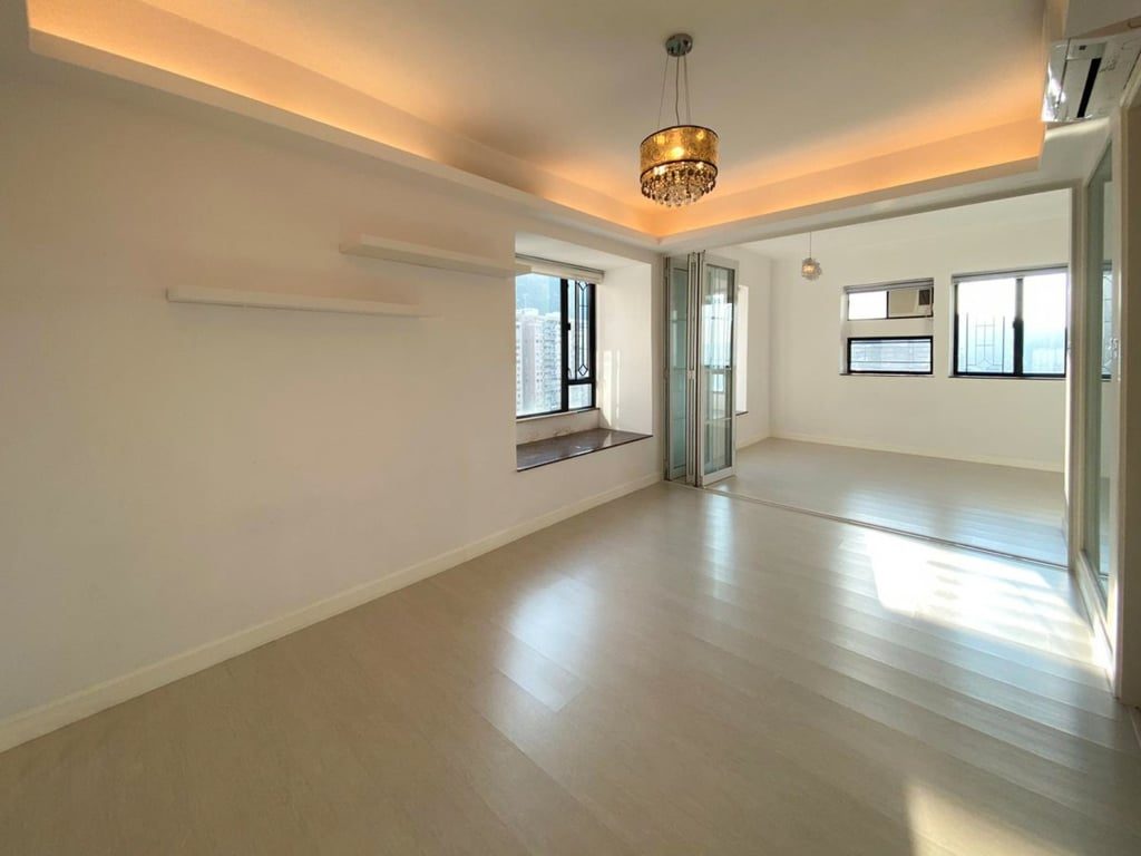 photo 5 — Ying Piu Mansion, Mid Levels West