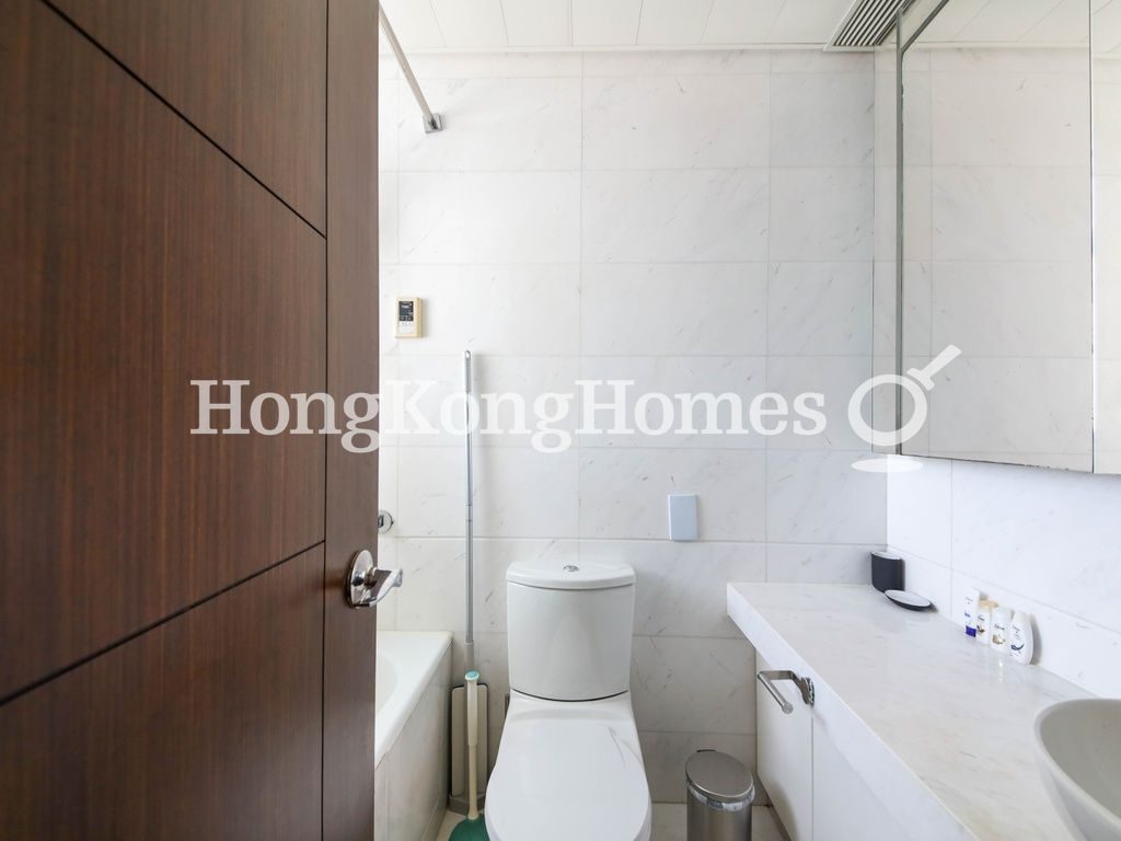 Guest Bathroom — 盈峰一號，上環