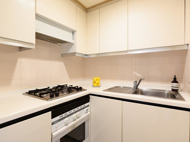 photo 6 — Convention Plaza Apartments, Wan Chai